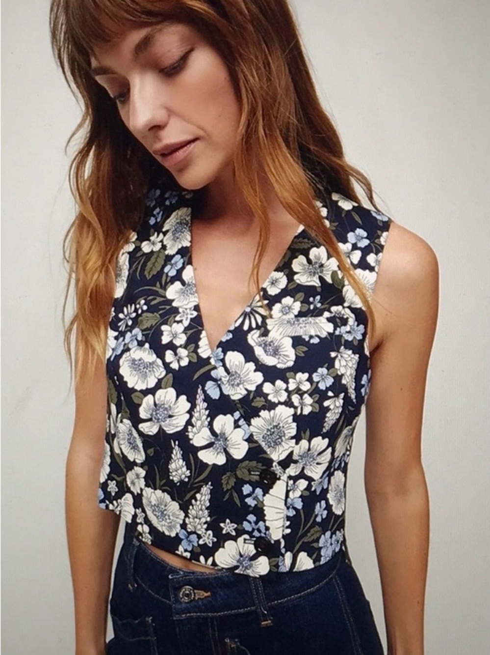 Veronica Beard Navy Floral V-Neck Sleeveless Vest